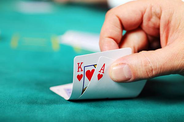 Explore Live Dealer Experiences Through nhà cái uy tin for Casino Fans